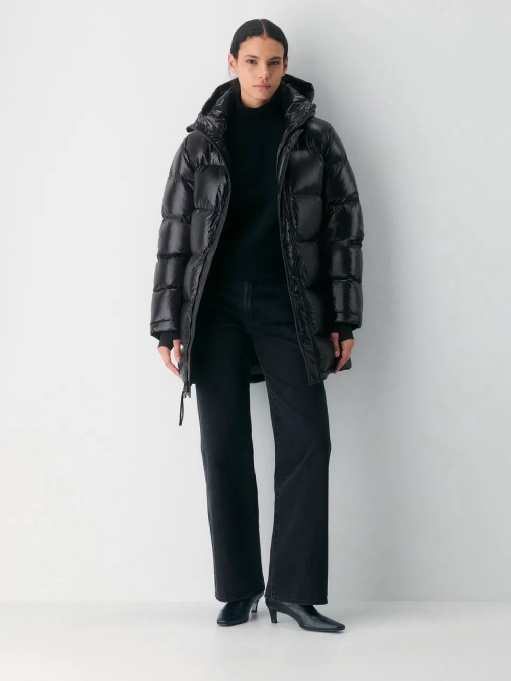 Aritzia The Super Puff Mid Jacket - Hi-Gloss in Black